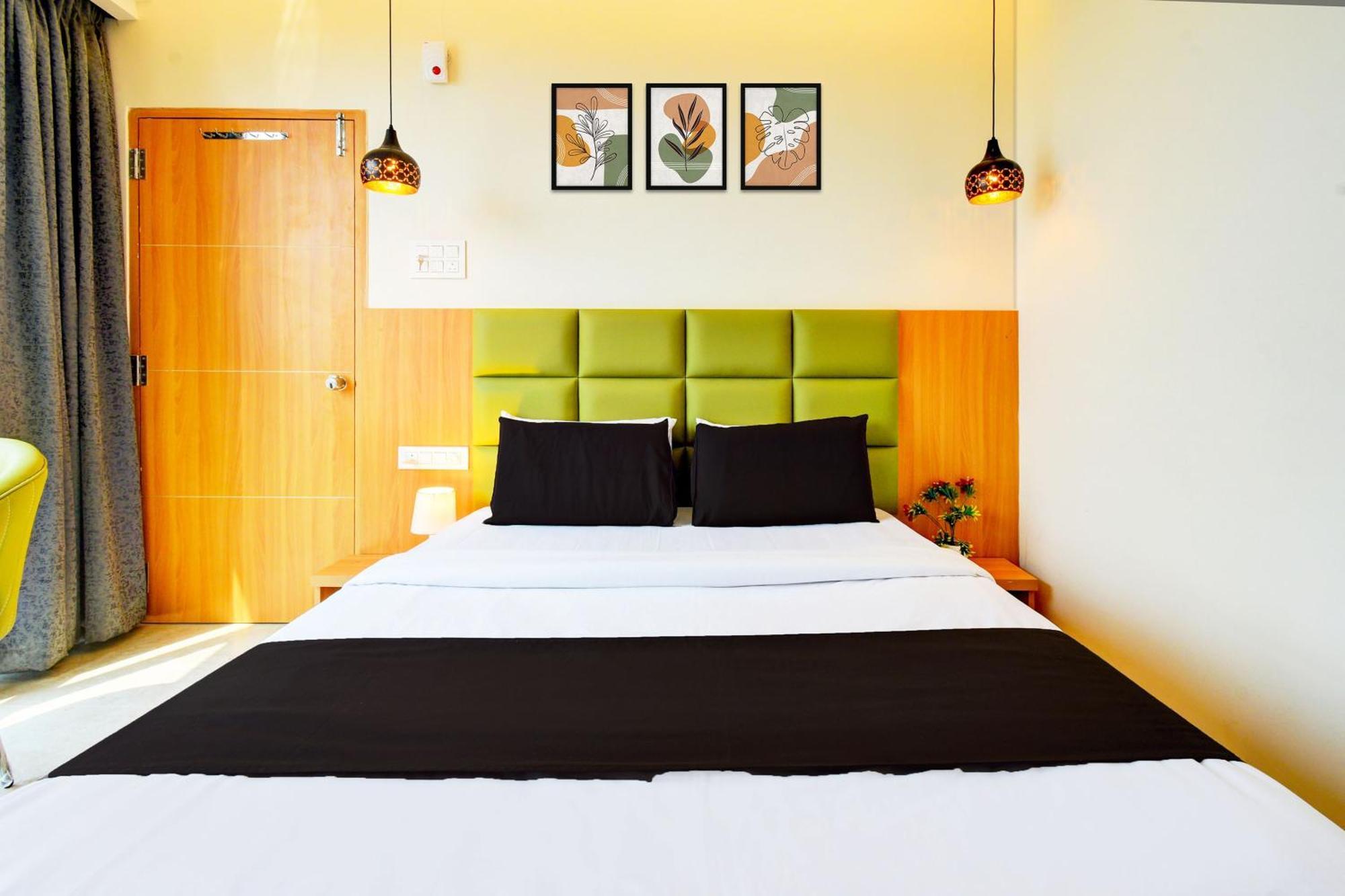 Hotel O Svs Suites Luxury Rooms Trimulgherry Kültér fotó