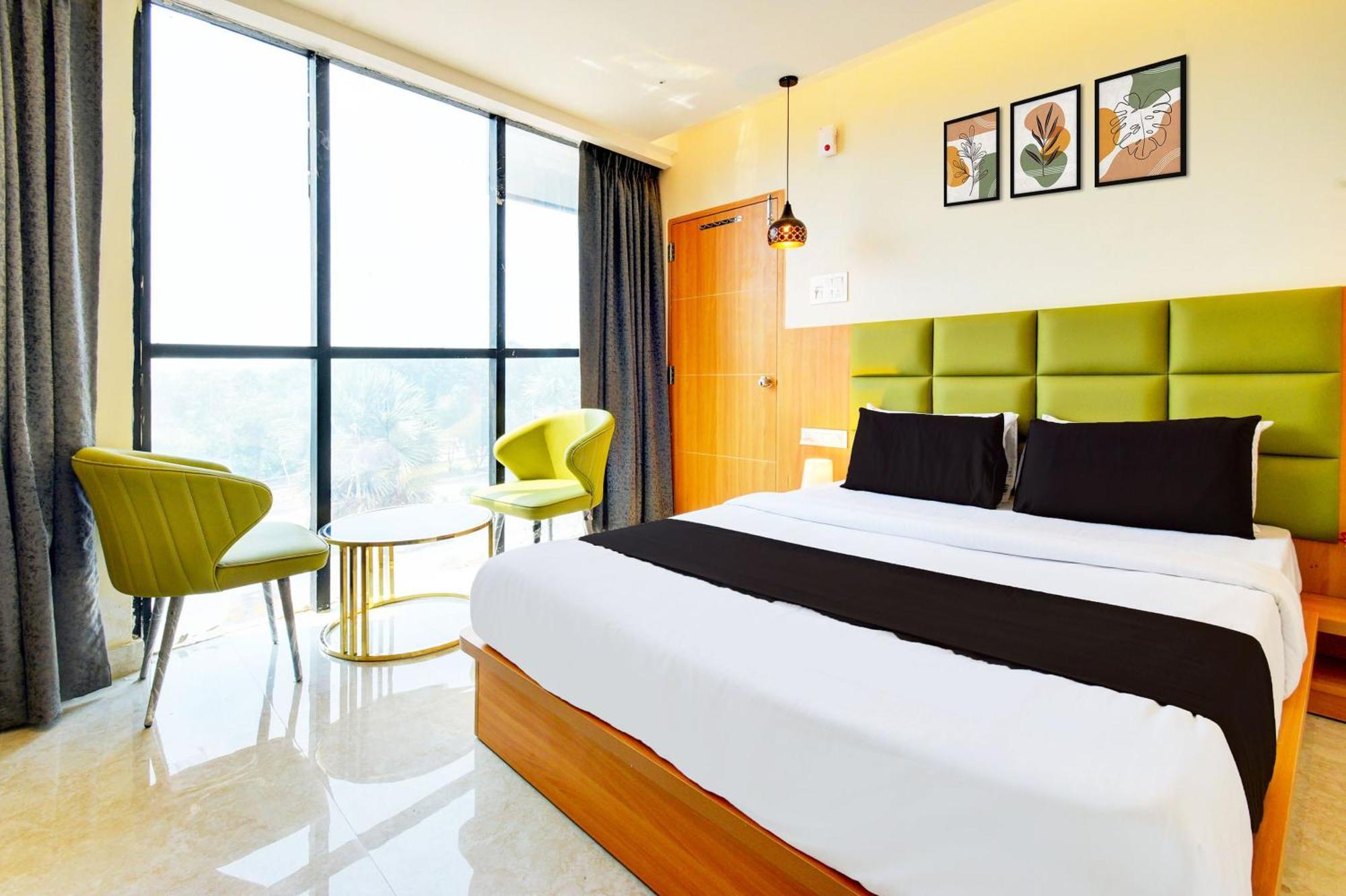 Hotel O Svs Suites Luxury Rooms Trimulgherry Kültér fotó